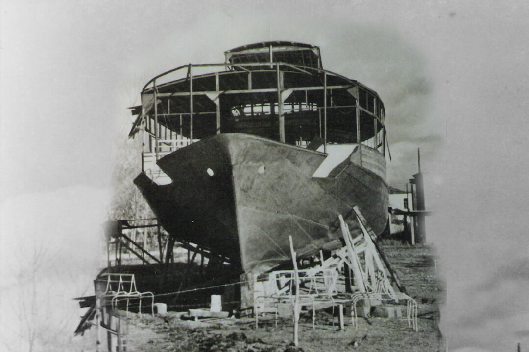 Kastoria Boat - Tourist Ship Olympia