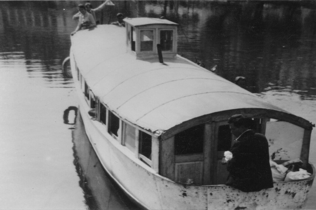 Kastoria Boat - Tourist Ship Olympia